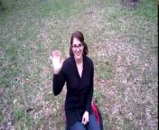 В лесу девушкав очках сосёт дружку половой член